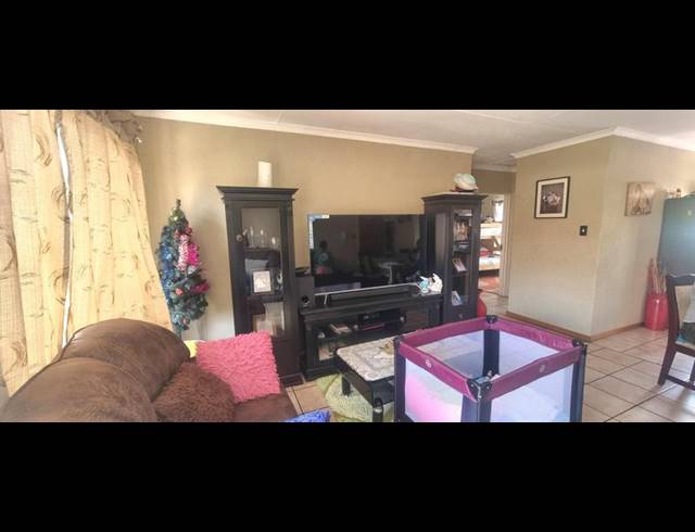 2 BEDROOM TOWNHOUSE FOR SALE IN AMBERFIELD